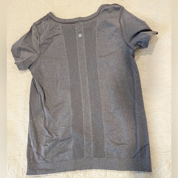 Lululemon gray workout top - Picture 2 of 2